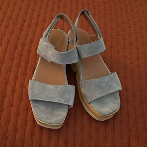 Elegant Women's Gray Sandals